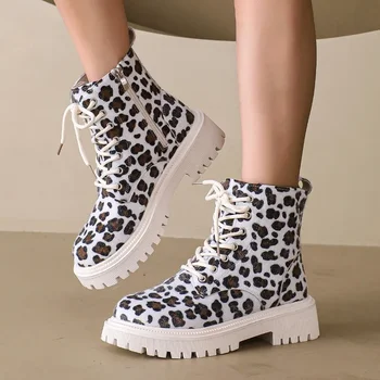 Женская обувь в продаже 2023 Высококачественные женские сапоги на шнуровке Зимние сапоги с круглым носком и леопардовым принтом Короткий ствол Квадратный корень Модные сапоги