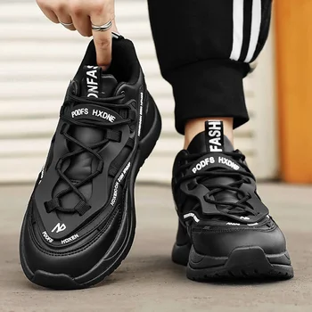 Обувь для мужчин 2023 Горячая распродажа PU Мужская вулканизированная обувь Твердые коренастые мужские кроссовки Платформа на шнуровке Эластичность Мужская повседневная обувь