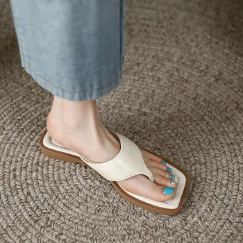 2022 Удобные шлепанцы Плоские тапочки с квадратным носком Женские летние пляжные сандалии Женская обувь Тапочки